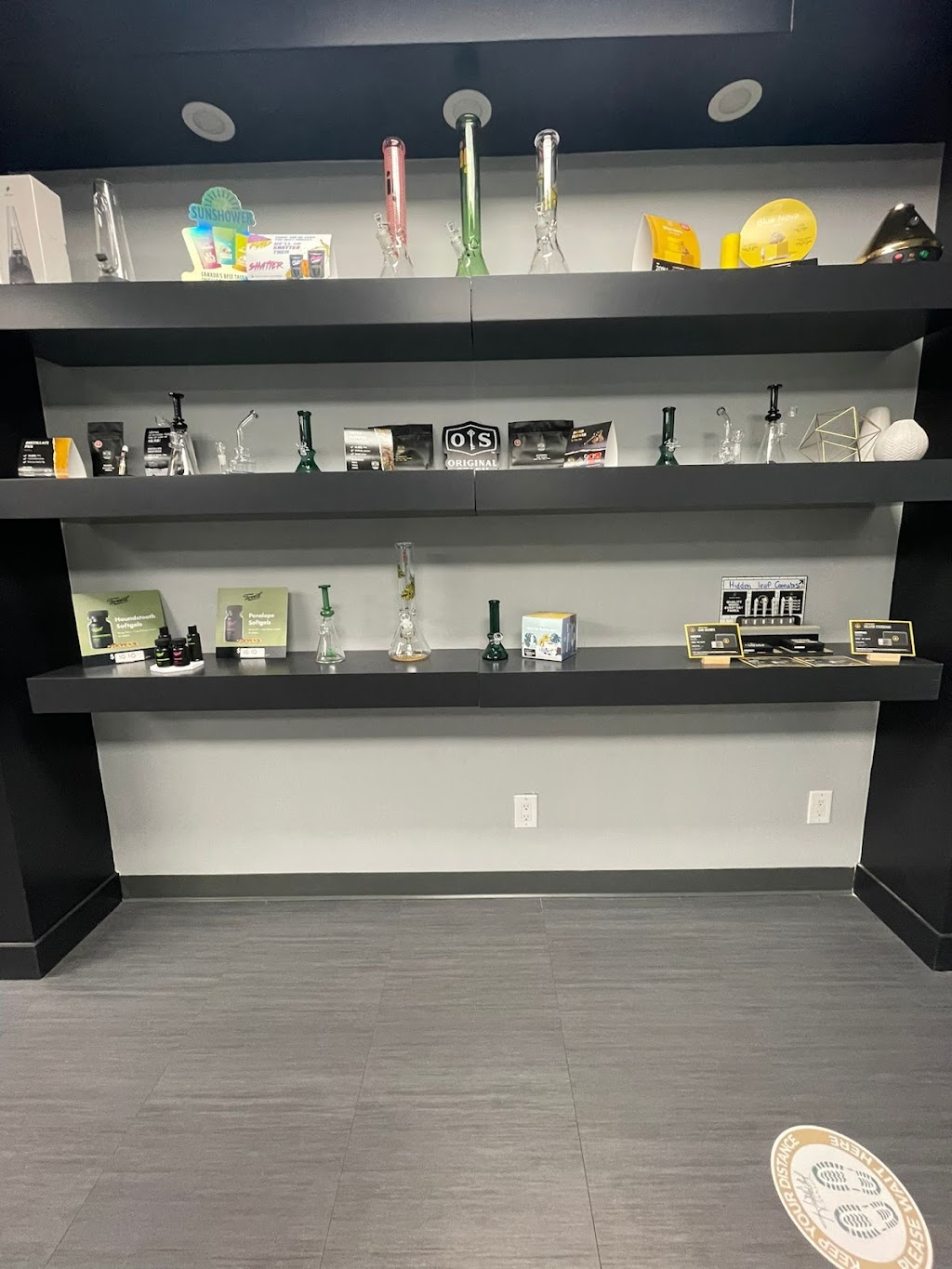 Hidden Leaf Cannabis Co. | 1 Wexford Rd Unit 4, Brampton, ON L6Z 2W1, Canada | Phone: (416) 736-9014