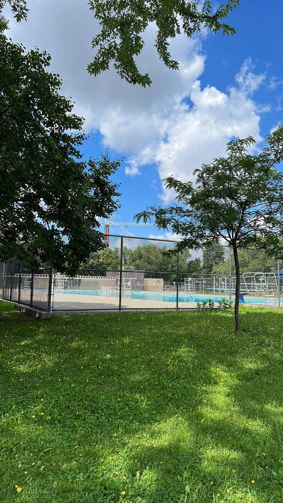 Parc L.-O.-Taillon Paul-Émile Sauvageau swimming pool | 9200 Rue Notre Dame E, Montréal, QC H1L 3N5, Canada | Phone: (514) 872-1126