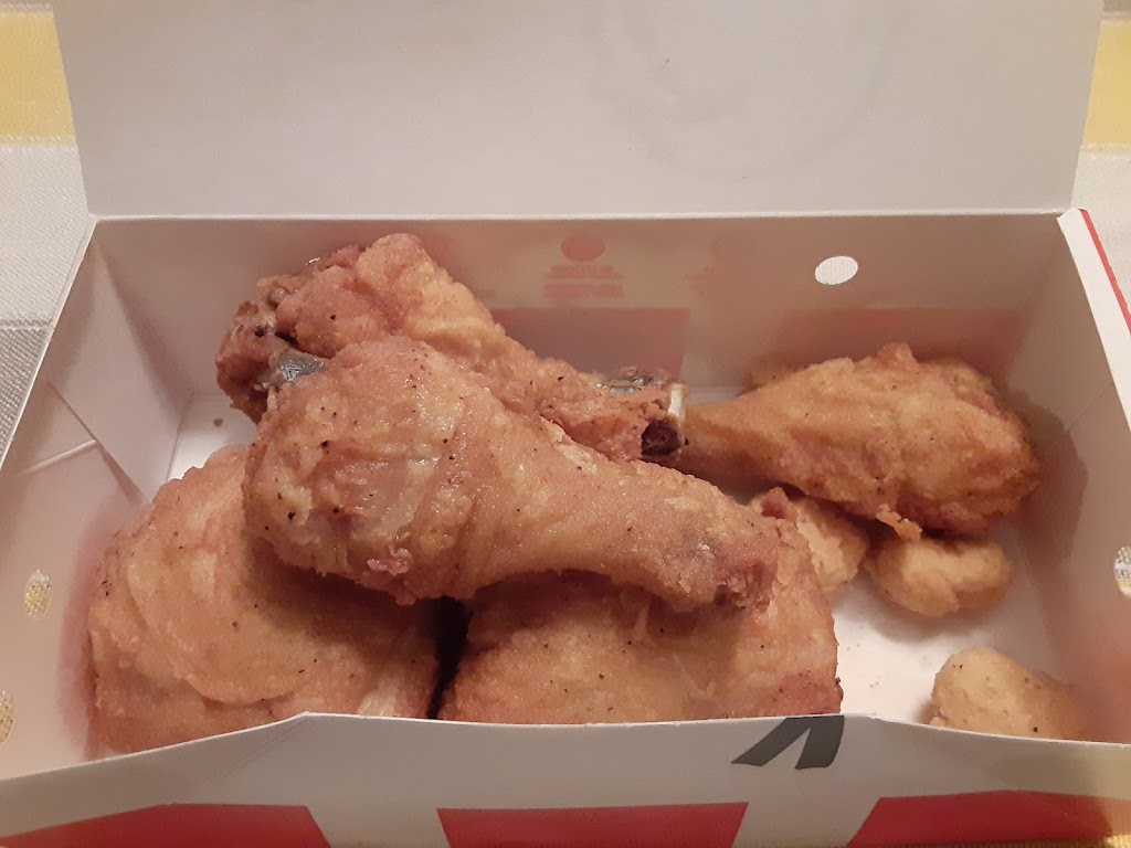 KFC | 17337 Hiller Rd SW, Edmonton, AB T6W 4T4, Canada | Phone: (587) 460-7186
