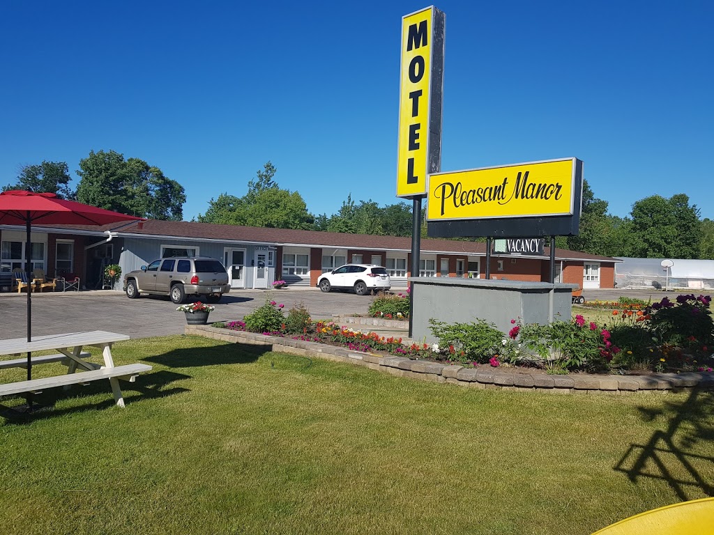 Pleasant Manor Motel | 9656 Beachwood Rd, Collingwood, ON L9Y 3Z7, Canada | Phone: (705) 445-4480