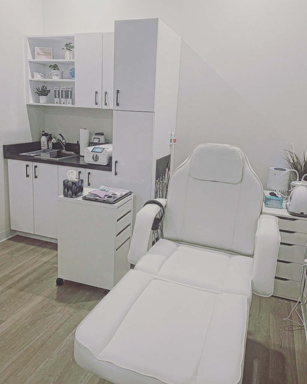 Flossed Dental Hygiene Clinic With Tamarin Wood RDH | 6080 McLeod Rd, Niagara Falls, ON L2G 7T4, Canada | Phone: (905) 401-9663