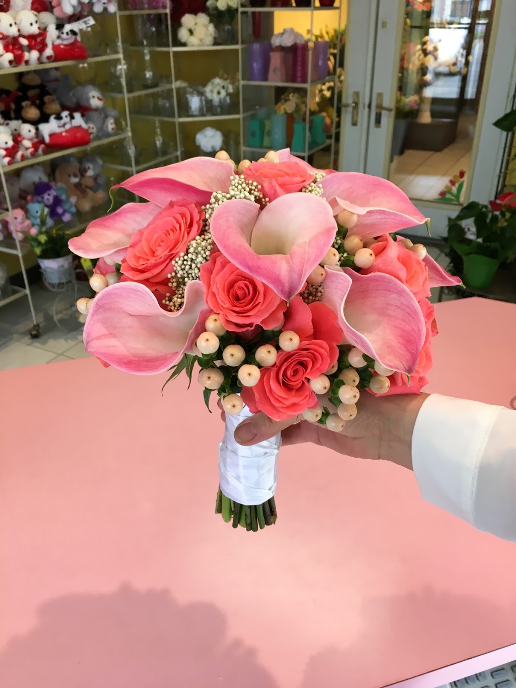 Shop For Flowers | 332 Main St N, Brampton, ON L6V 1P8, Canada | Phone: (905) 453-8634