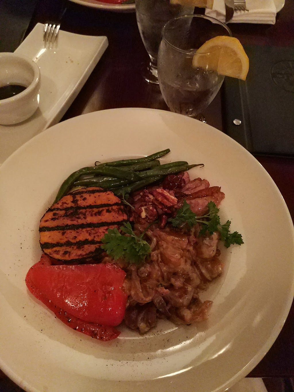 The Library Restaurant | 924 King St, Midland, ON L4R 0B8, Canada | Phone: (705) 528-0100