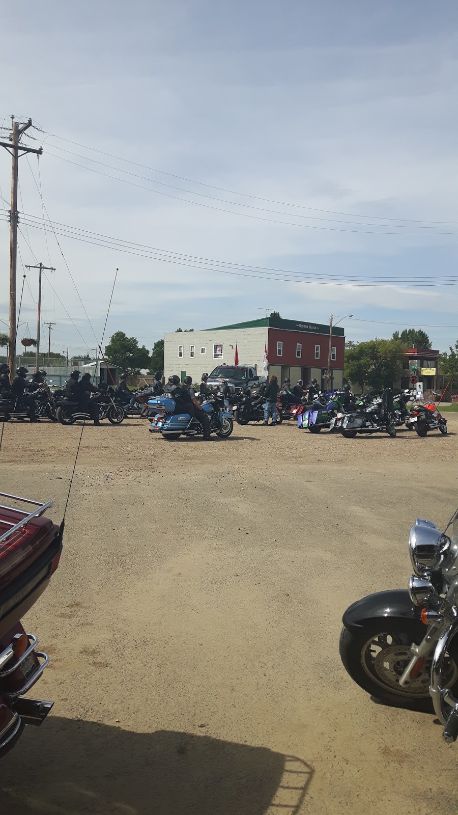 Roosters Road House Ltd | 4927 50 Ave, Clive, AB T0C 0Y0, Canada | Phone: (403) 784-2662