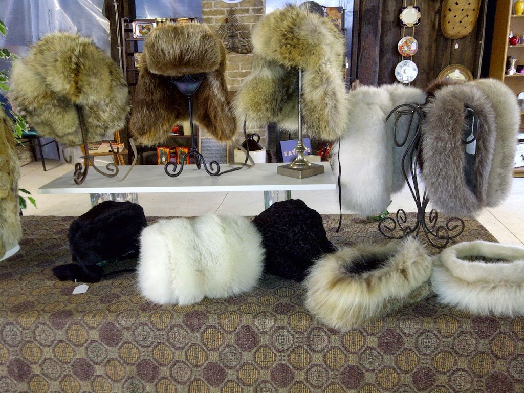 Merry Macs Antiques | 1611 Kawartha Lakes County Rd 46, Woodville, ON K0M 2T0, Canada | Phone: (905) 432-5432
