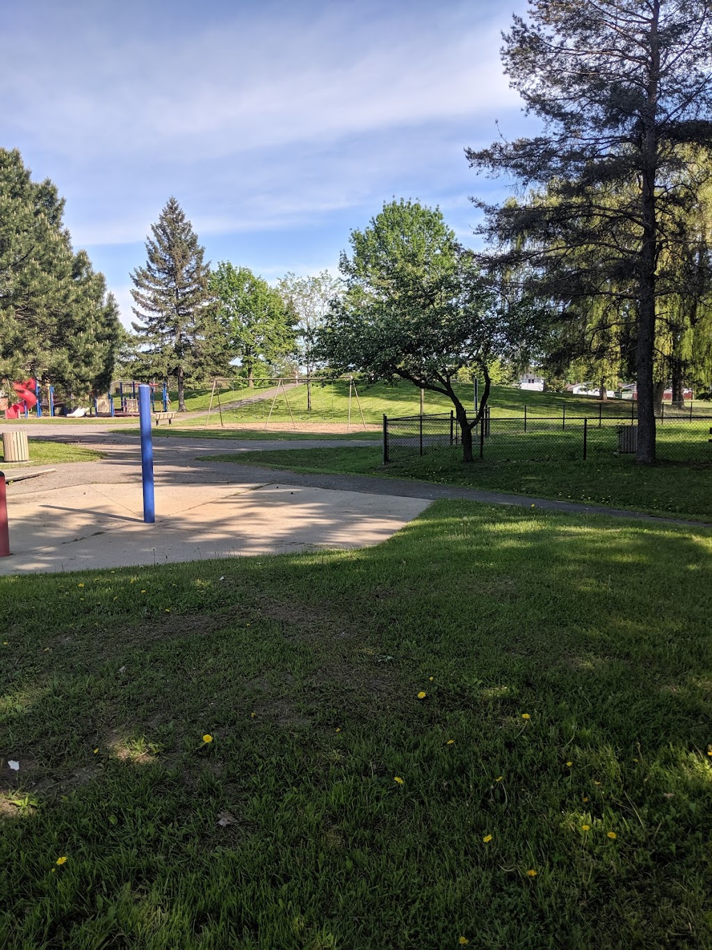 Queenswood Heights Community Centre | 1485 Duford Dr, Orléans, ON K1E 1G1, Canada | Phone: (613) 580-2424