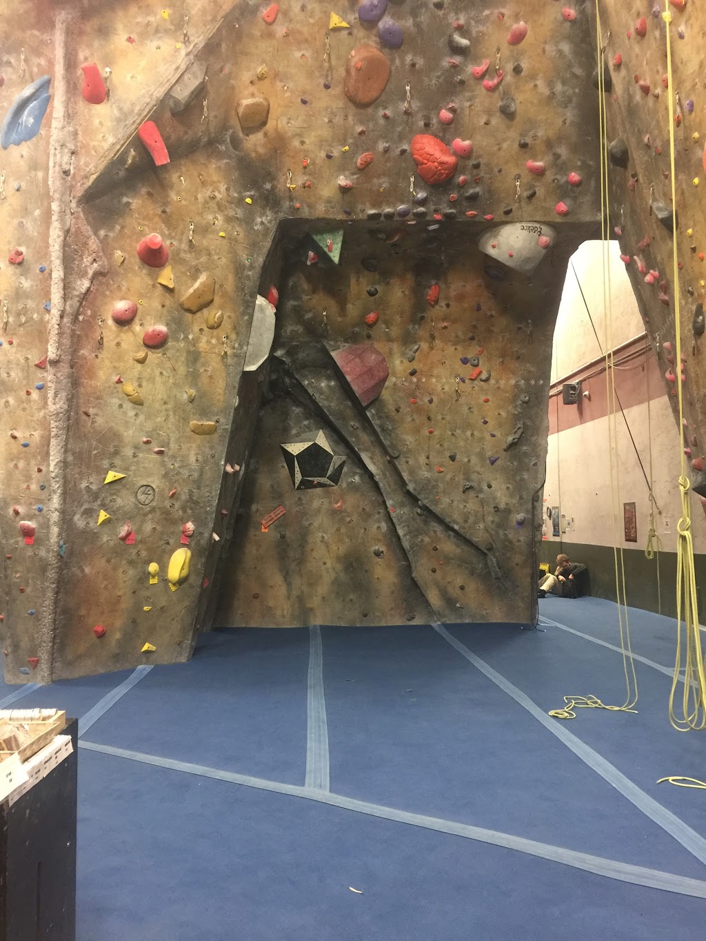 Calgary Climbing Centre Chinook | 7130 Fisher Rd SE, Calgary, AB T2H 0W3, Canada | Phone: (403) 252-6778