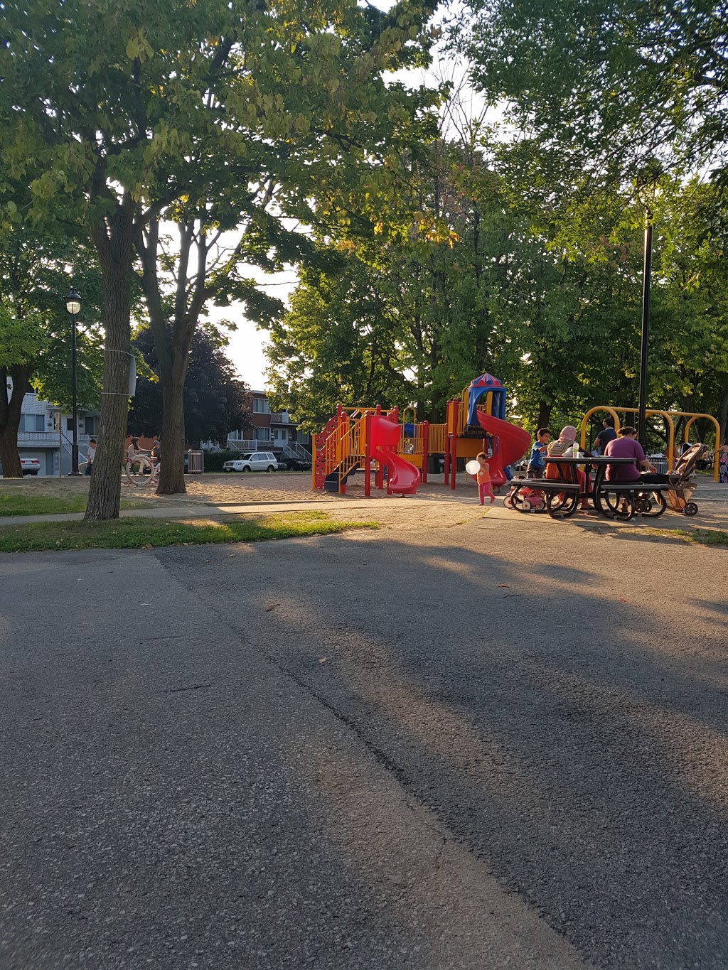 Parc Le Carignan | 11481 Avenue P M Favier, Montréal-Nord, QC H1G 3X9, Canada