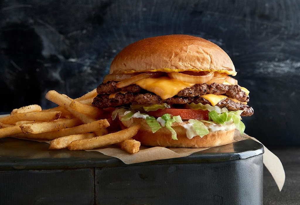 Buffalo Wild Wings | 425 Southdale Rd W #3, London, ON N6P 1M7, Canada | Phone: (519) 680-2828