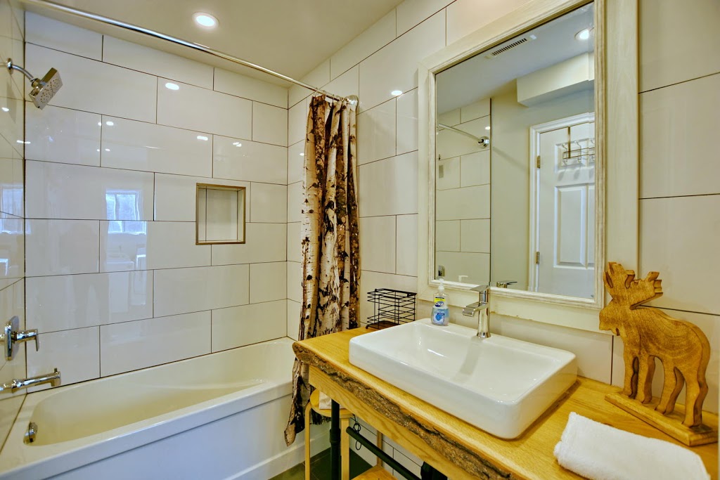 Chalets In Blue Mountain | 140 Birch View Trail, The Blue Mountains, ON L9Y 0M2, Canada | Phone: (416) 894-0387