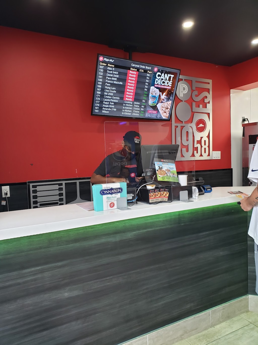 Pizza Hut Wasaga Beach | 1360 Mosley St, Wasaga Beach, ON L9Z 2C5, Canada | Phone: (705) 352-4242