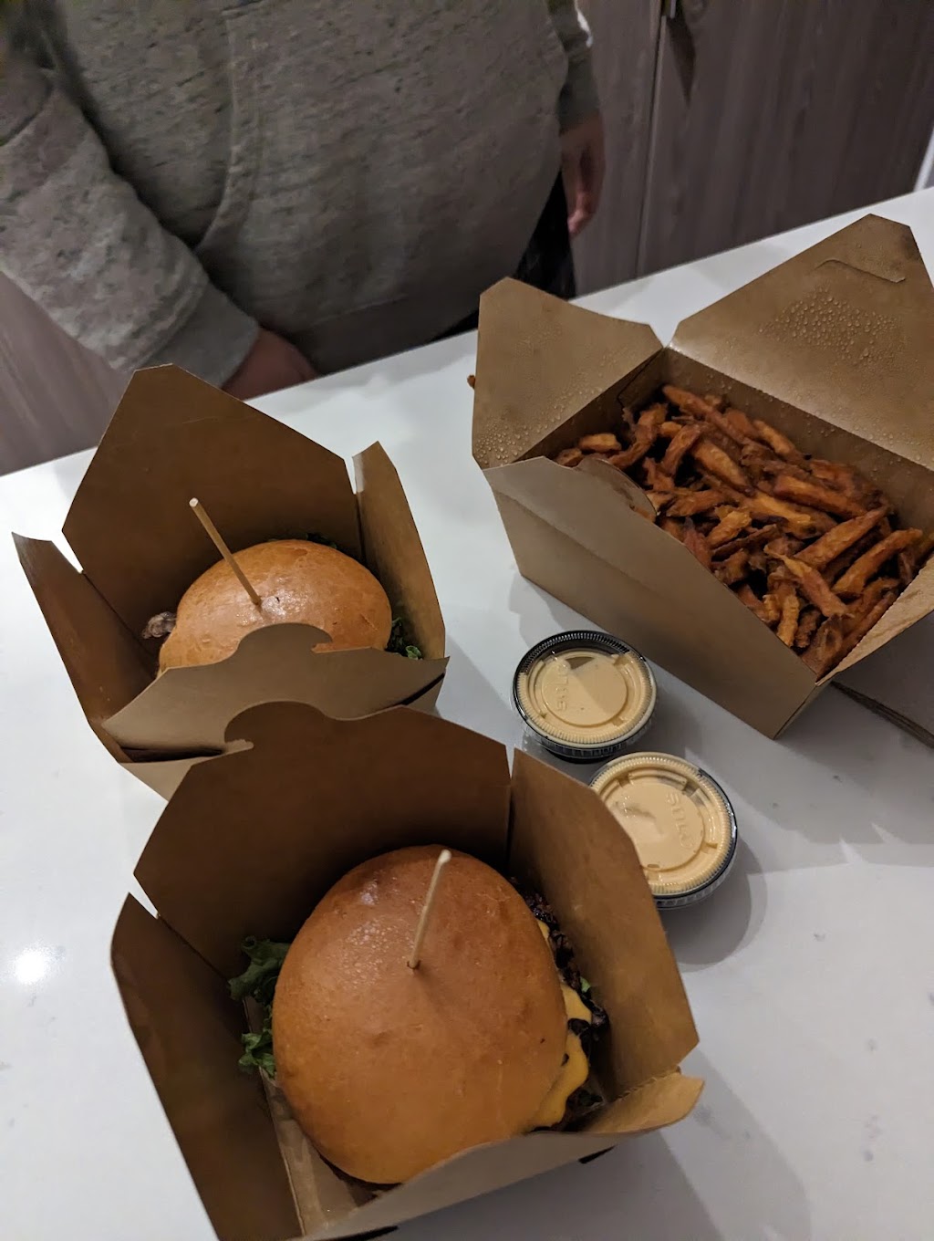 The Burger Bros (Lakeshore) | 2240 Lake Shore Blvd W Unit 104, Etobicoke, ON M8V 0B1, Canada | Phone: (647) 348-5775