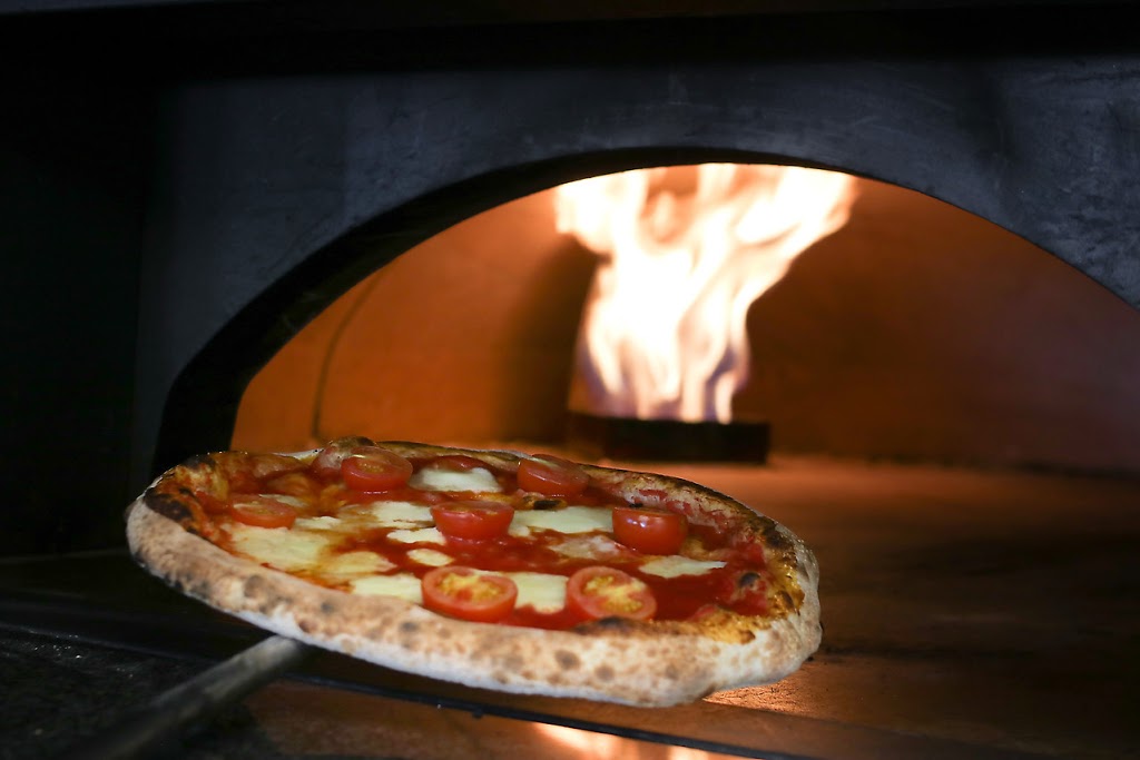 Industria Pizzeria + Bar | 1323 Boulevard Michèle-Bohec Unit 101, Blainville, QC J7C 0P8, Canada | Phone: (450) 420-4242