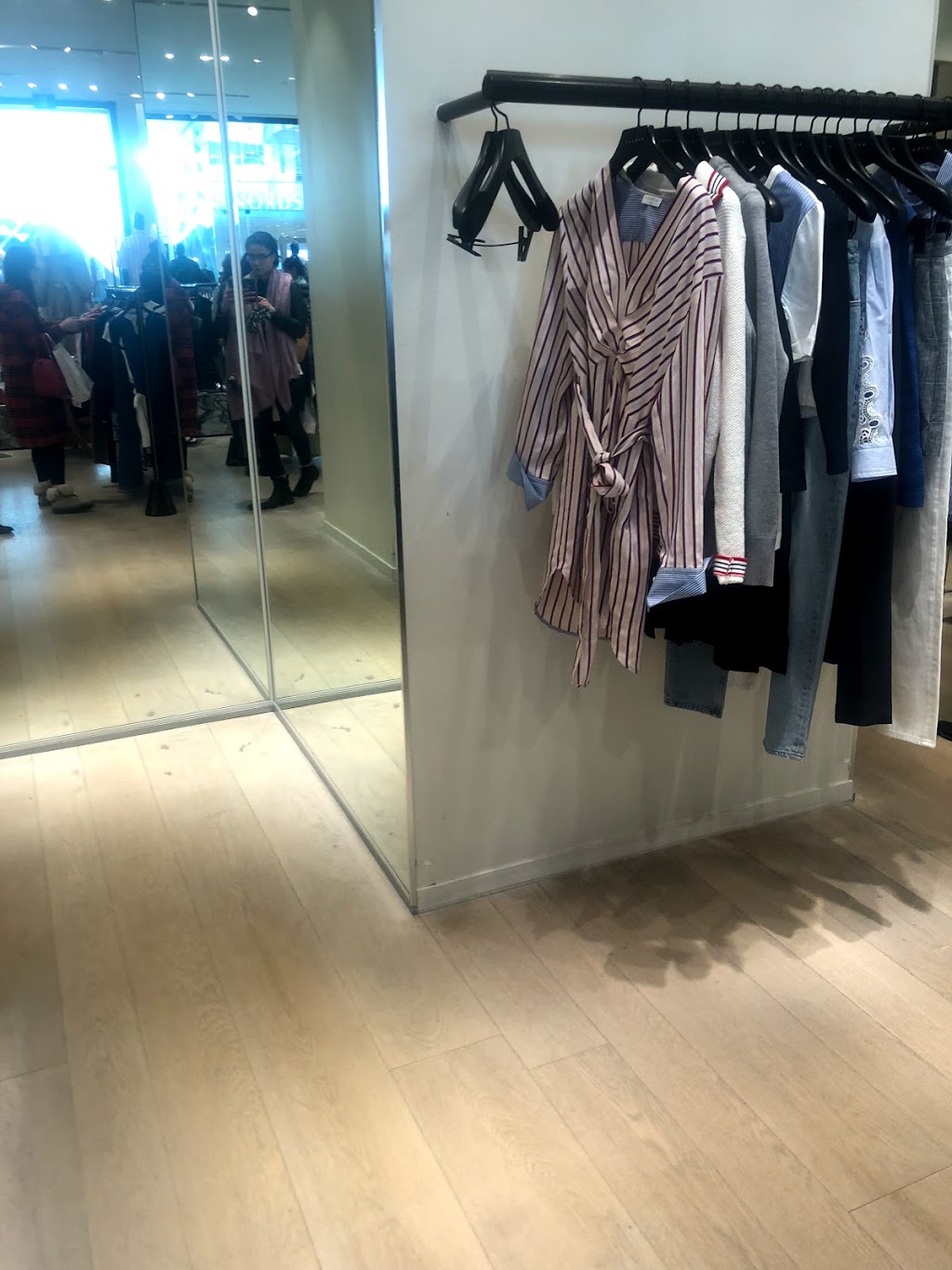 Sandro Yorkdale | 3401 Dufferin St #516, North York, ON M6A 2T9, Canada | Phone: (647) 288-3091