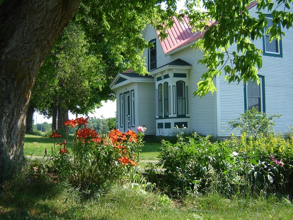 Auberge des trois érables | 192 Chemin des Érables, Saint-Armand, QC J0J 1T0, Canada | Phone: (450) 248-3715