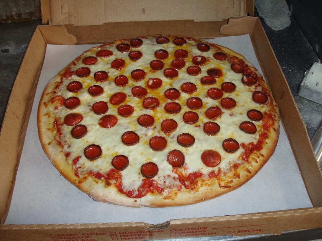 Tree Top Pizza | 4900 Saunders Settlement Rd, Niagara Falls, NY 14305, USA | Phone: (716) 297-8733