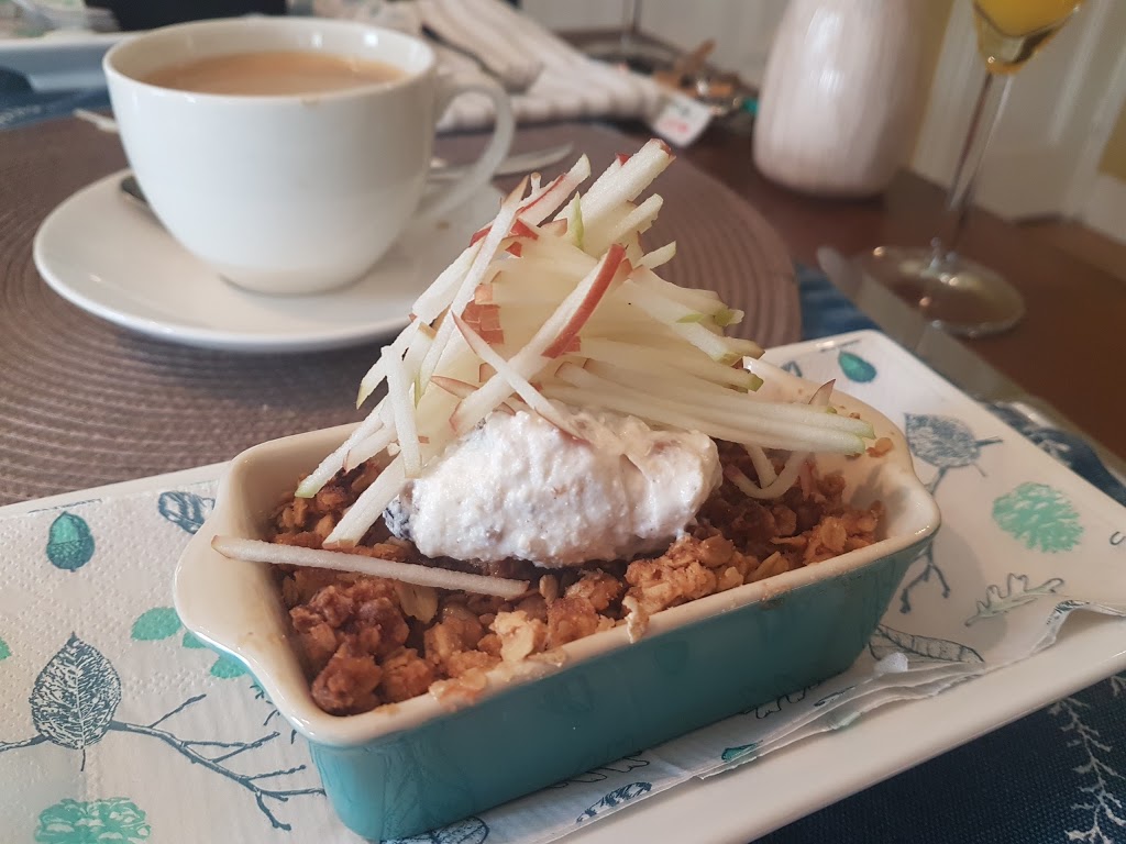 La Maison de ville - bed & bistro | 353 Rue Saint-Patrice Ouest, Magog, QC J1X 1W7, Canada | Phone: (819) 868-2417
