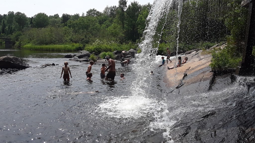 Mountain View Motel | 18508 ON-60, Barrys Bay, ON K0J 1B0, Canada | Phone: (613) 756-2757