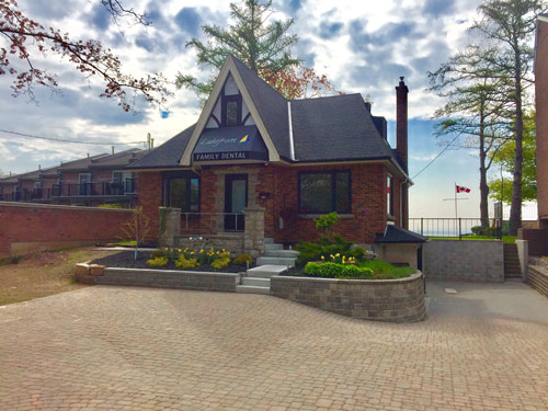 Lakefront Family Dental | 2128 Old Lakeshore Rd, Burlington, ON L7R 1A3, Canada | Phone: (905) 635-1100