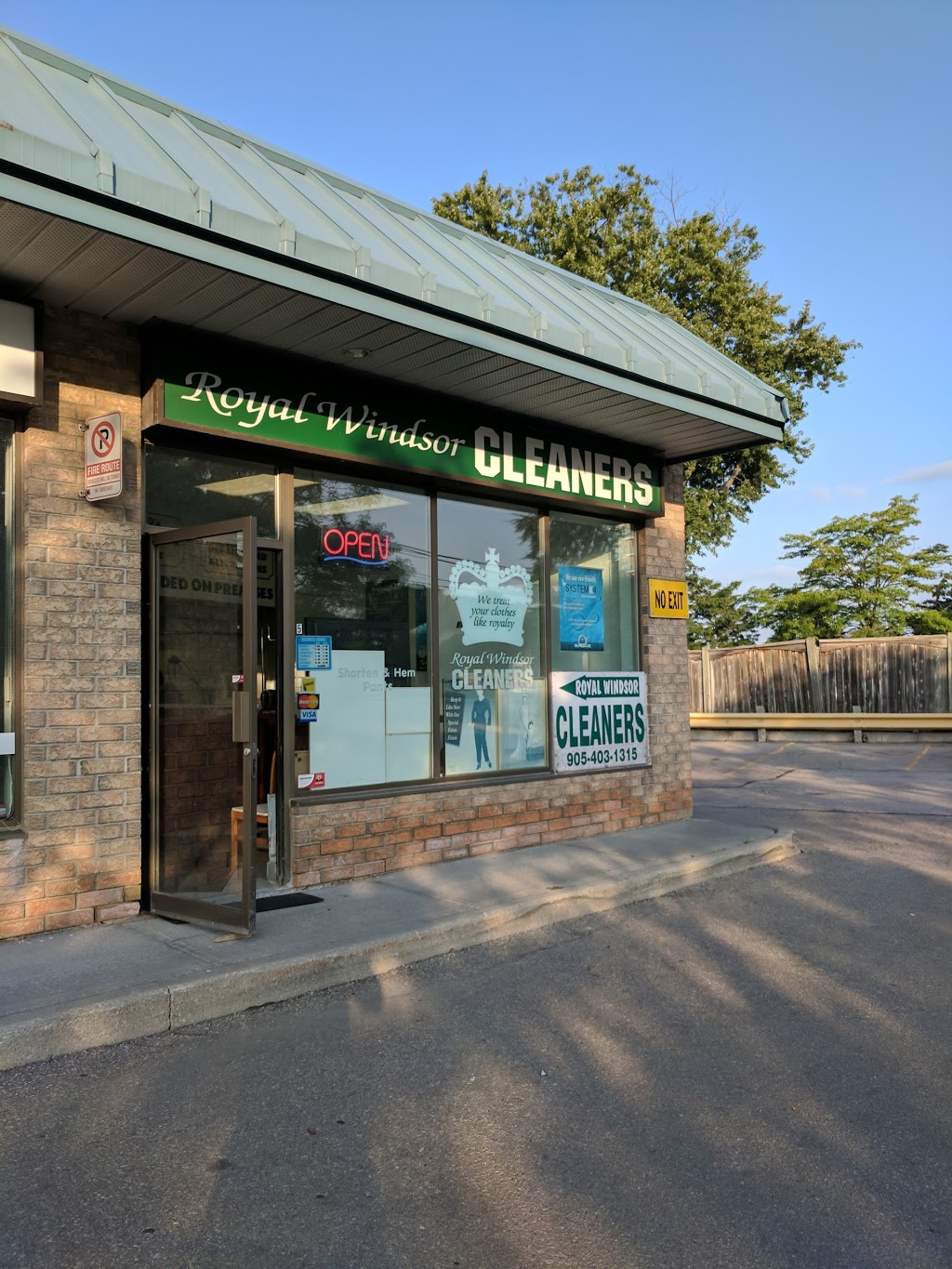 Royal Windsor Dry Cleaners | 2057 Royal Windsor Dr, Mississauga, ON L5J 1K5, Canada | Phone: (905) 403-1315