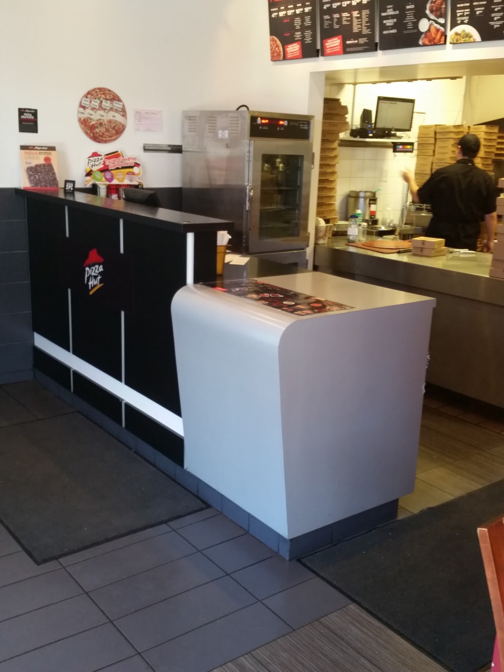 Pizza Hut | 2800 Rue Rachel E, Montréal, QC H2H 1S8, Canada | Phone: (514) 521-4551