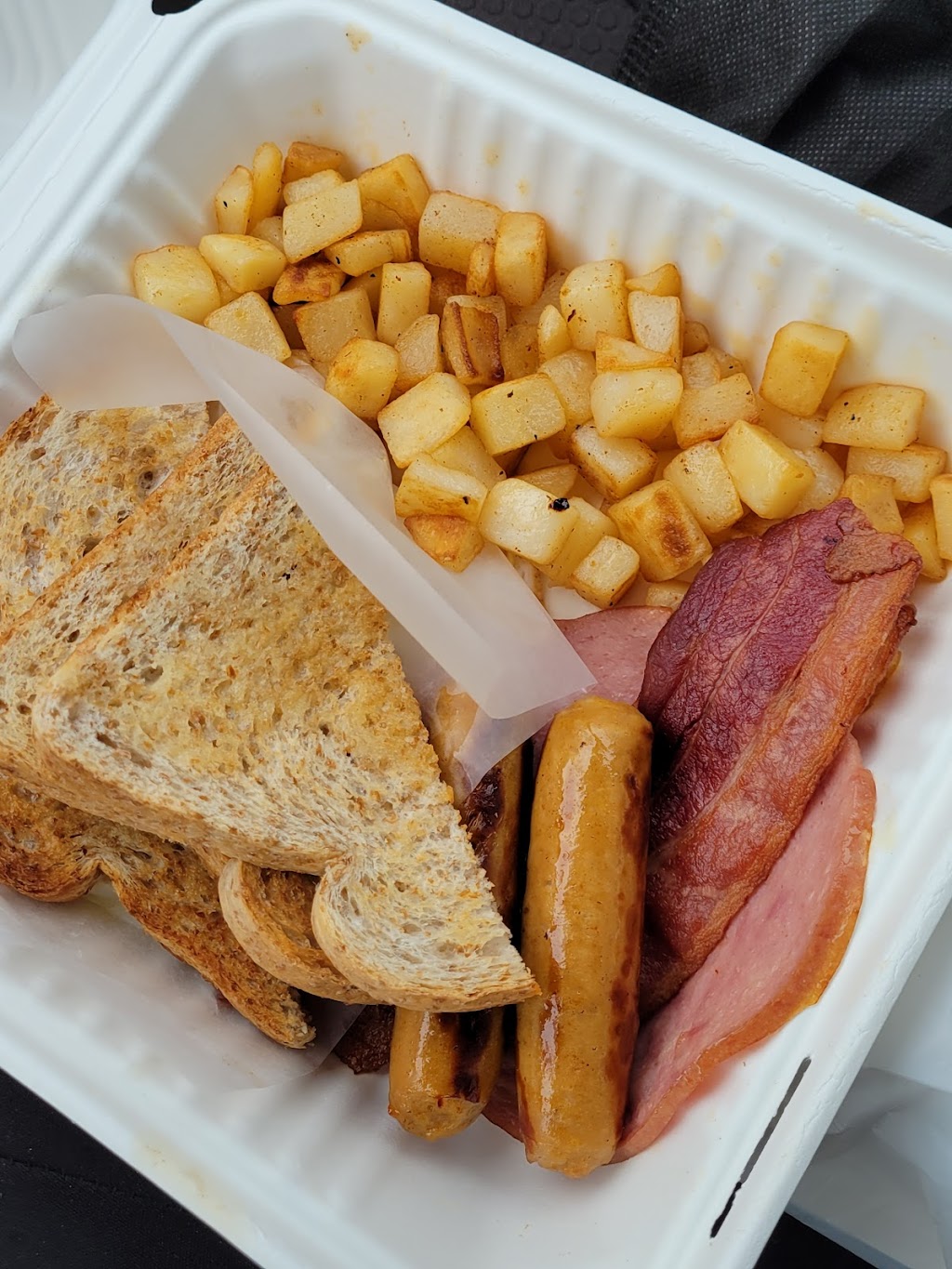 Red Goose Restaurant | 9625 66 Ave NW, Edmonton, AB T6E 0M2, Canada | Phone: (780) 435-8661