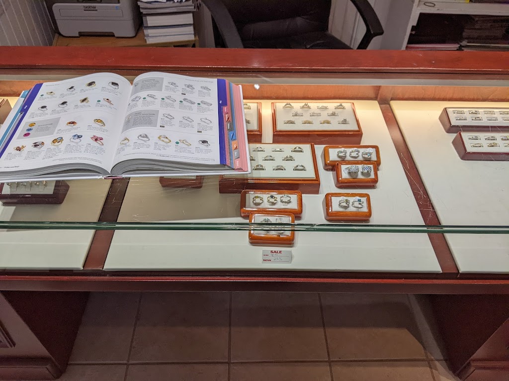 Le`s Jewellery | 2446 Bank St, Ottawa, ON K1V 1A4, Canada | Phone: (613) 733-3888