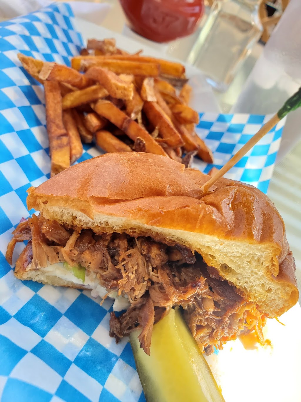 Treble’s Beach Bar & Grill | 14 Main St, Winnipeg Beach, MB R0C 3G0, Canada | Phone: (204) 389-4424