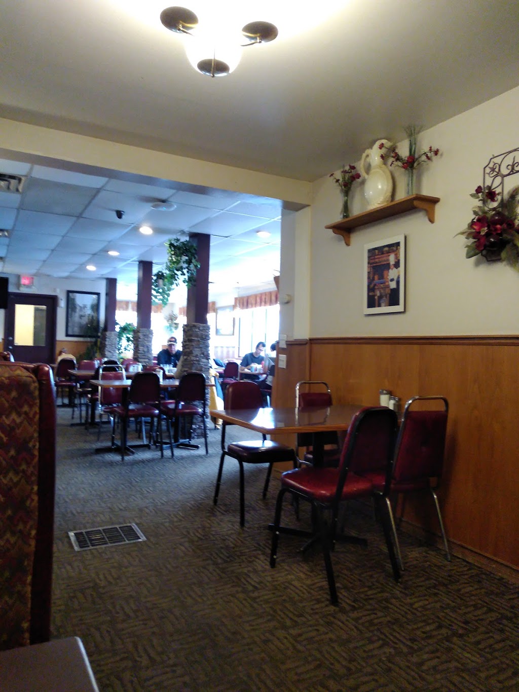 Johnnys Marion Restaurant | 382 Marion St, Winnipeg, MB R2H 0V5, Canada | Phone: (204) 237-6219