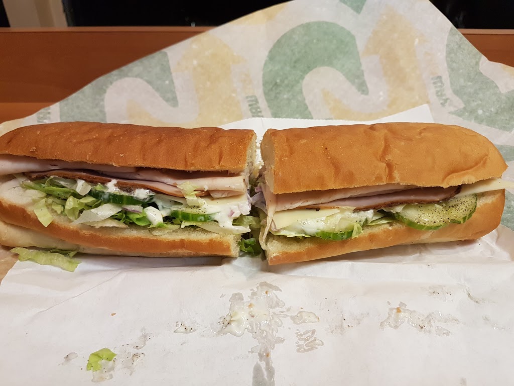 Subway | 19466 Yonge St, Holland Landing, ON L9N 1L7, Canada | Phone: (905) 235-6122