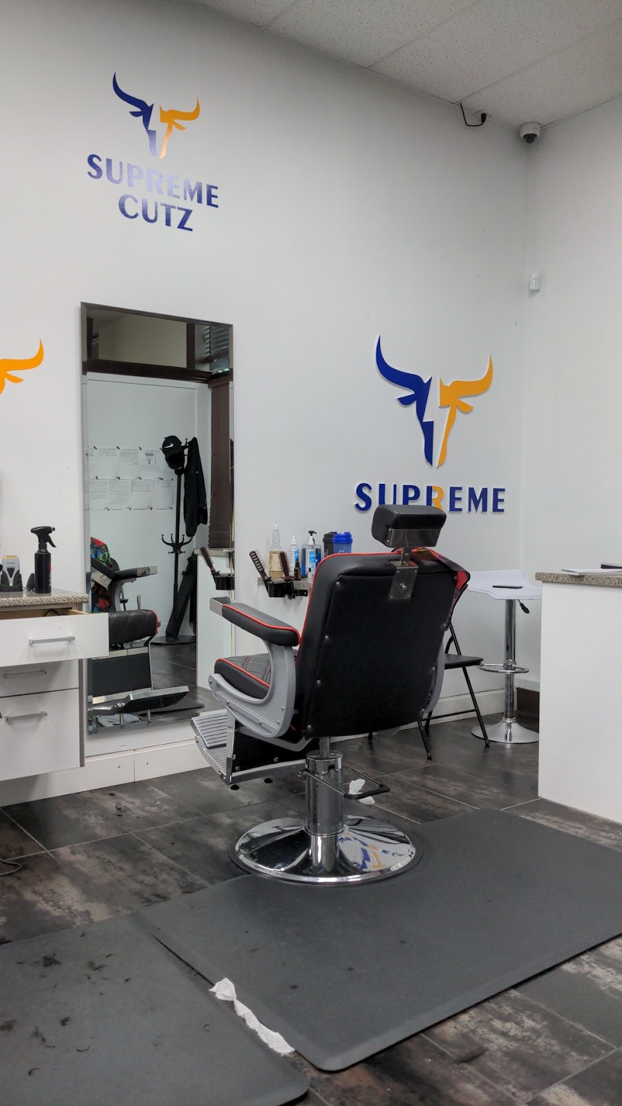 Supreme Cutz | 7228 192 St #103, Surrey, BC V4N 5Y4, Canada | Phone: (604) 553-1335