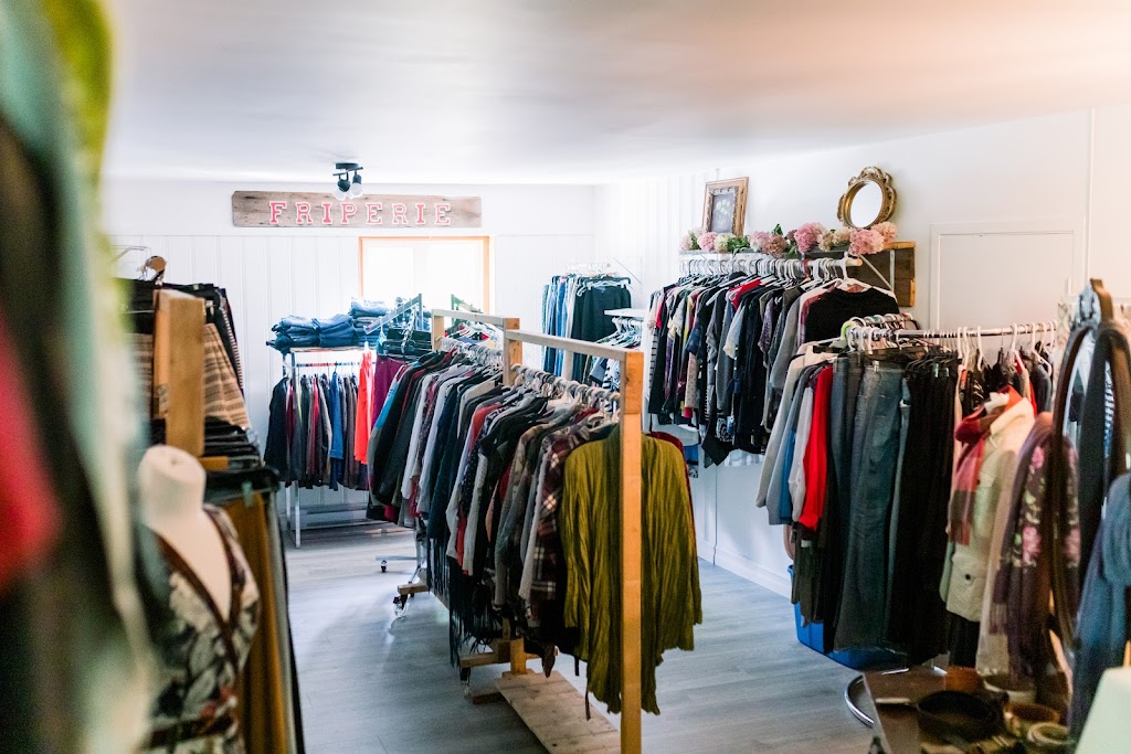 Mademoi Zelles Fripes | 348, rue Principale Unité B, 348 Rue Principale, Saint-Vallier, QC G0R 4J0, Canada | Phone: (418) 563-6159