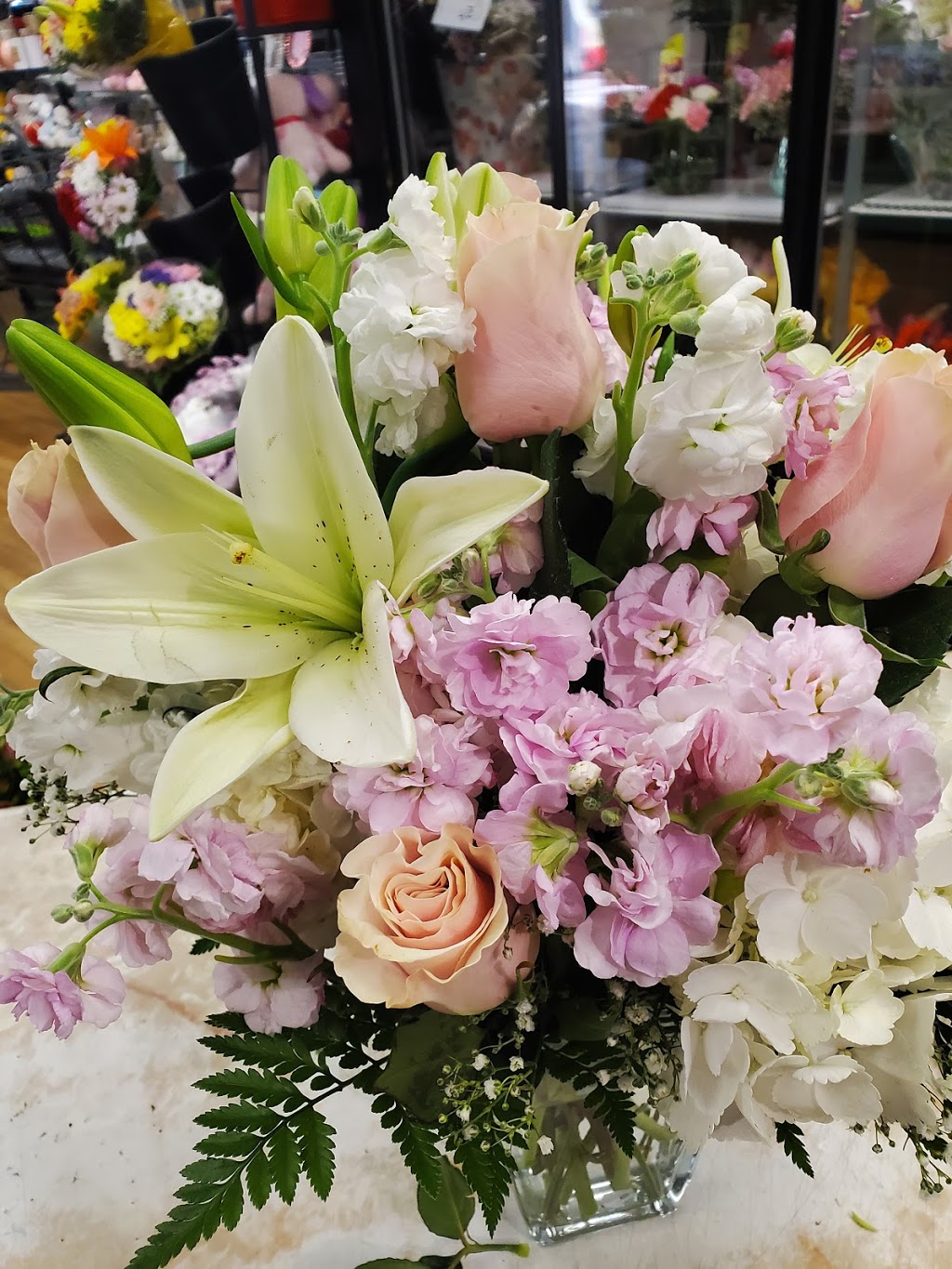 Francescas Flowers & Gifts | 6677 Meadowvale Town Centre Cir #171, Mississauga, ON L5N 2R5, Canada | Phone: (905) 813-4434