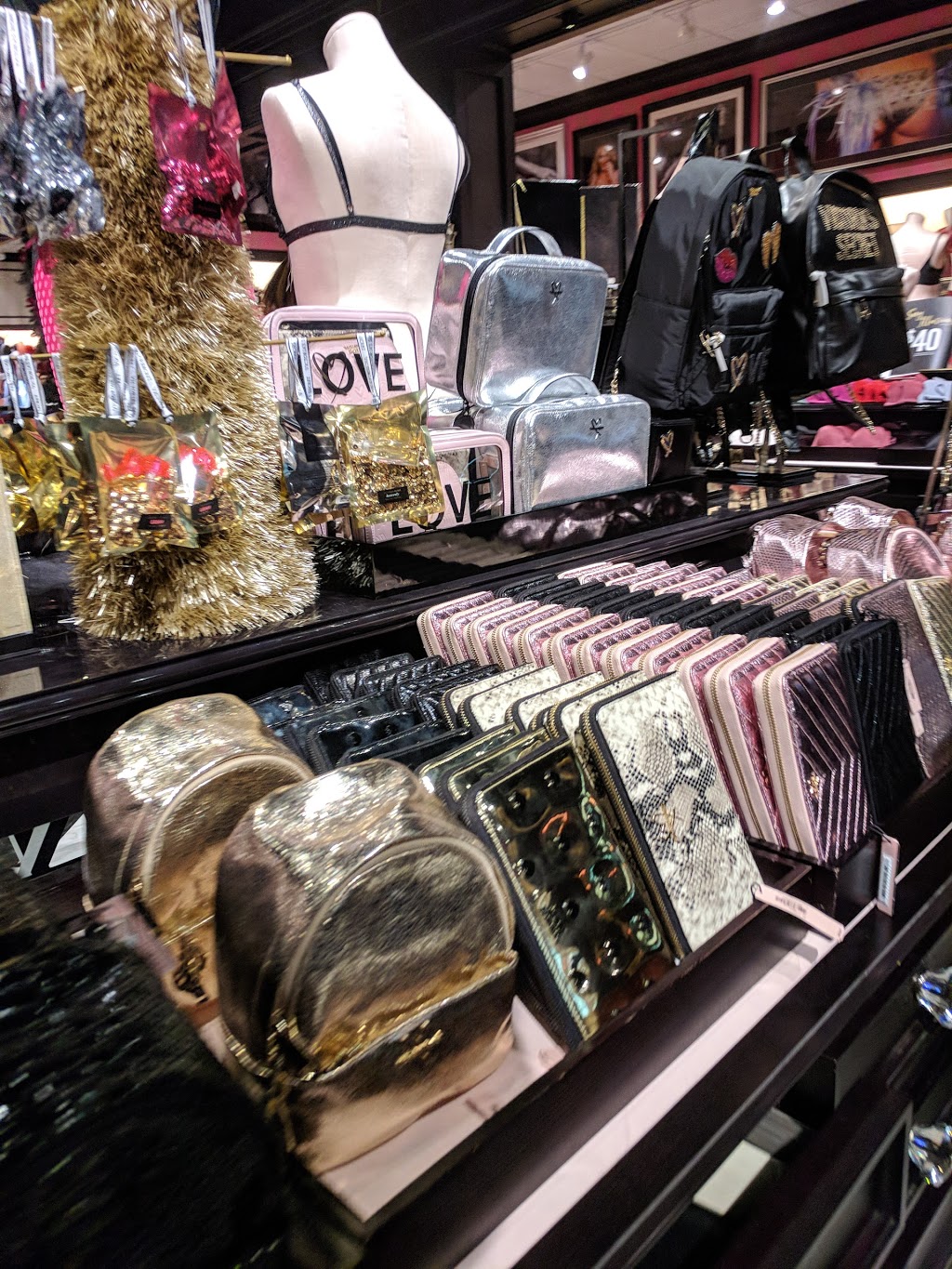 Victorias Secret & PINK | SP GG6-GG12, 17600 Yonge St, Newmarket, ON L3Y 4Z1, Canada | Phone: (905) 853-9587