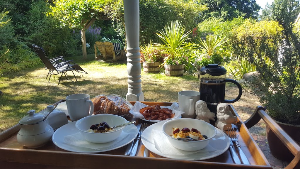 Sooke Cedar House | 5262 Sooke Rd, Sooke, BC V9Z 0E8, Canada | Phone: (250) 652-1528