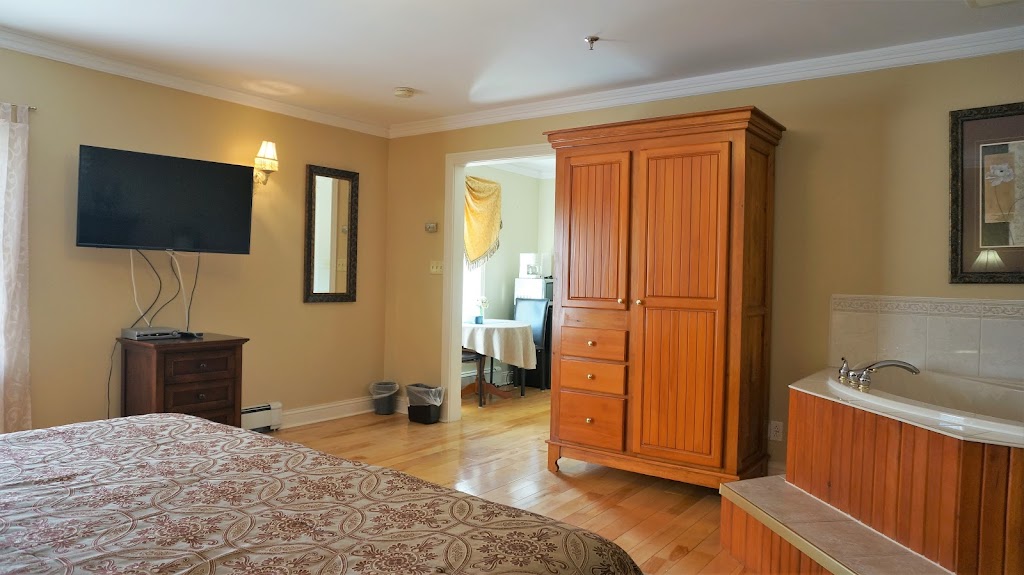 Inn on the Harbour | 3 Hillsborough St, Charlottetown, PE C1A 4V7, Canada | Phone: (833) 838-8770