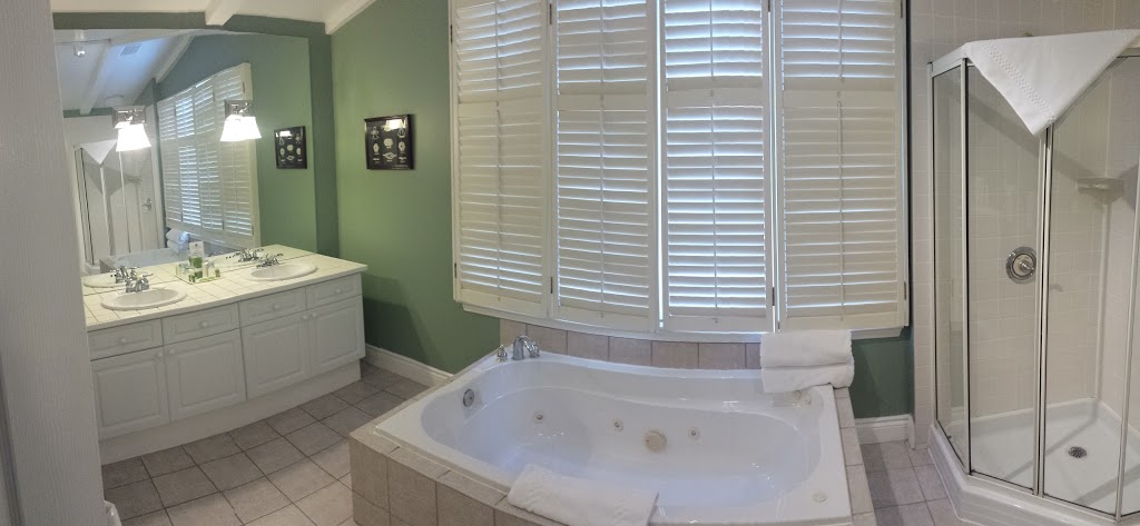 Gananoque Inn & Spa | 550 Stone Street South, 1000 Islands, Gananoque, ON K7G 2A8, Canada | Phone: (613) 382-2165