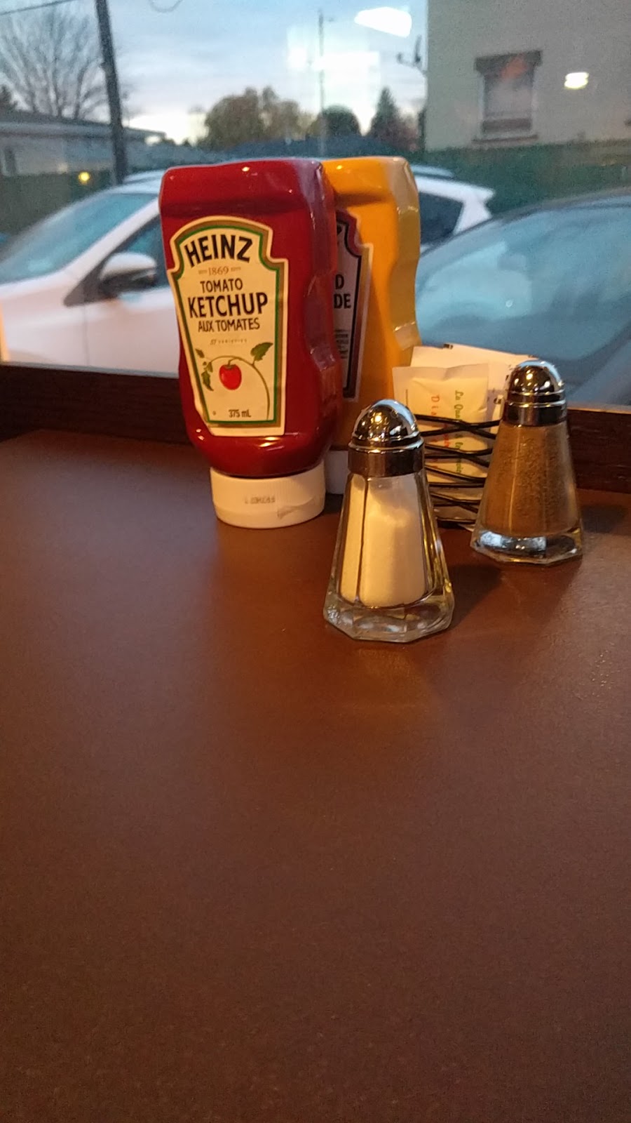 Stratos Pizzeria | 1914 Rue Notre Dame, LAncienne-Lorette, QC G2E 4T2, Canada | Phone: (418) 871-2222