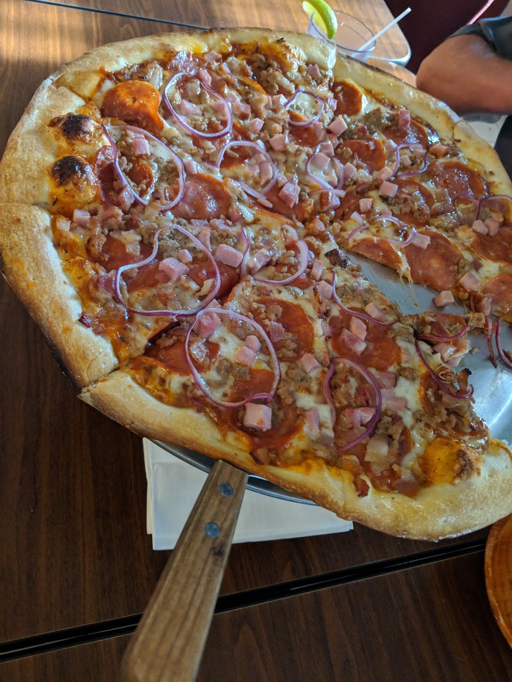 The Eager Beaver Eatery and Sports Bar | 6852 Drummond Rd, Niagara Falls, ON L2G 4P3, Canada | Phone: (905) 356-7740