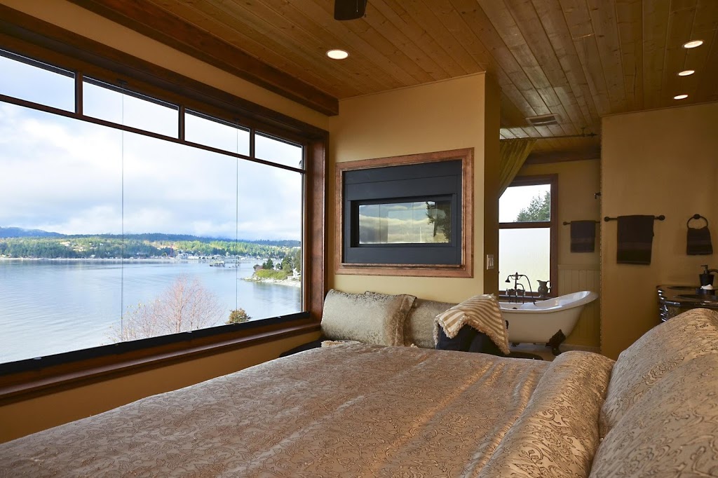 Beach Hideaway B&B | 5203 Sunshine Coast Hwy, Sechelt, BC V0N 3A2, Canada | Phone: (604) 885-3031