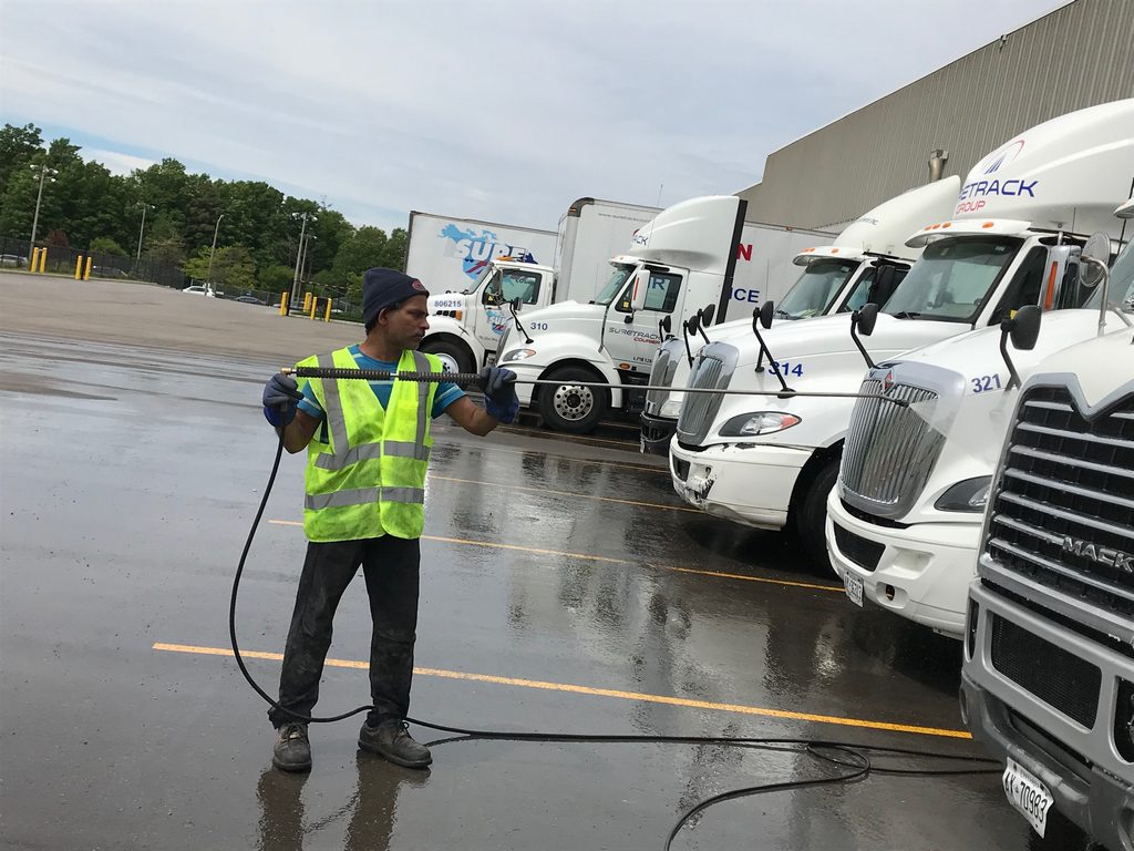 Pressure Water Clean | 37 Bottomwood St, Brampton, ON L6S 0B3, Canada | Phone: (416) 779-9106
