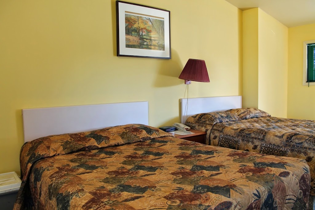 Voyageur Motel | 4035 45 St, Rocky Mountain House, AB T4T 1B1, Canada | Phone: (403) 845-3381