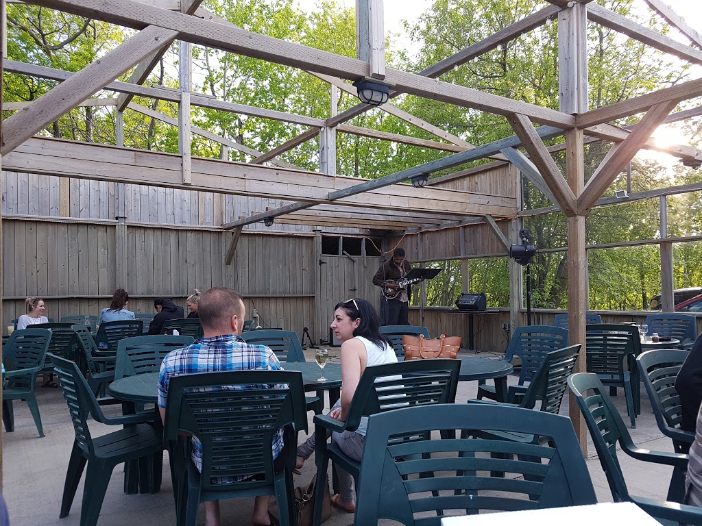 Potenzas Restaurant and Bar | 42 Parkview Ave, Grand Marais, MB R0E 0T0, Canada | Phone: (204) 754-8825