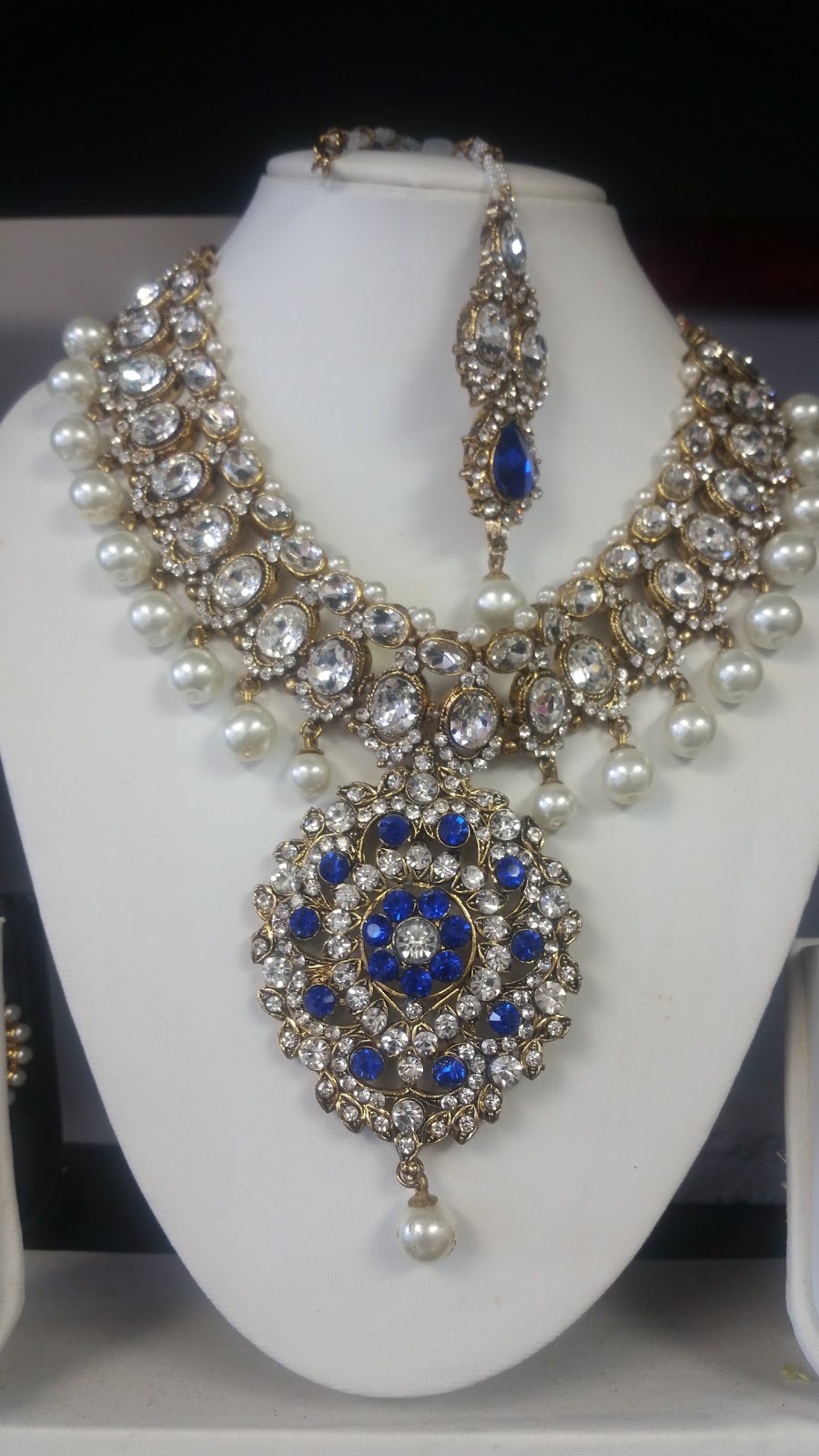 Indian Boutique Tailoring & Alterations | 4 Lorry Greenberg Dr, Ottawa, ON K1G 5H6, Canada | Phone: (613) 302-1494