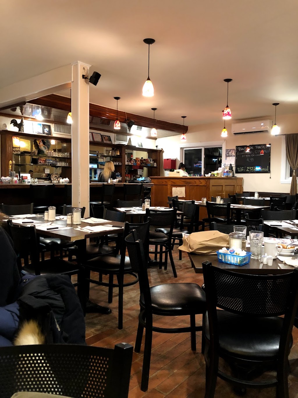 Restaurant Dorion | 297 Bd Harwood, Vaudreuil-Dorion, QC J7V 1Y6, Canada | Phone: (450) 455-3929