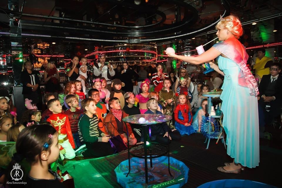 Malvina Bubble Show | 370 Dixon Rd, Toronto, ON M9R 1T2, Canada | Phone: (647) 229-8021