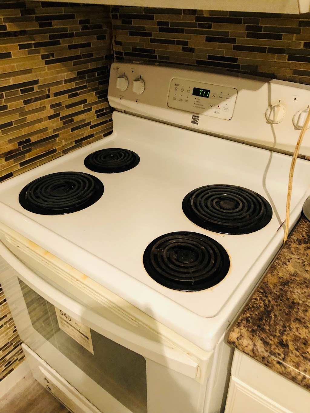 BEST IN TOWN Cleaning Services | 50 McCreedy Rd, Winnipeg, MB R2K 4A8, Canada | Phone: (431) 668-6198