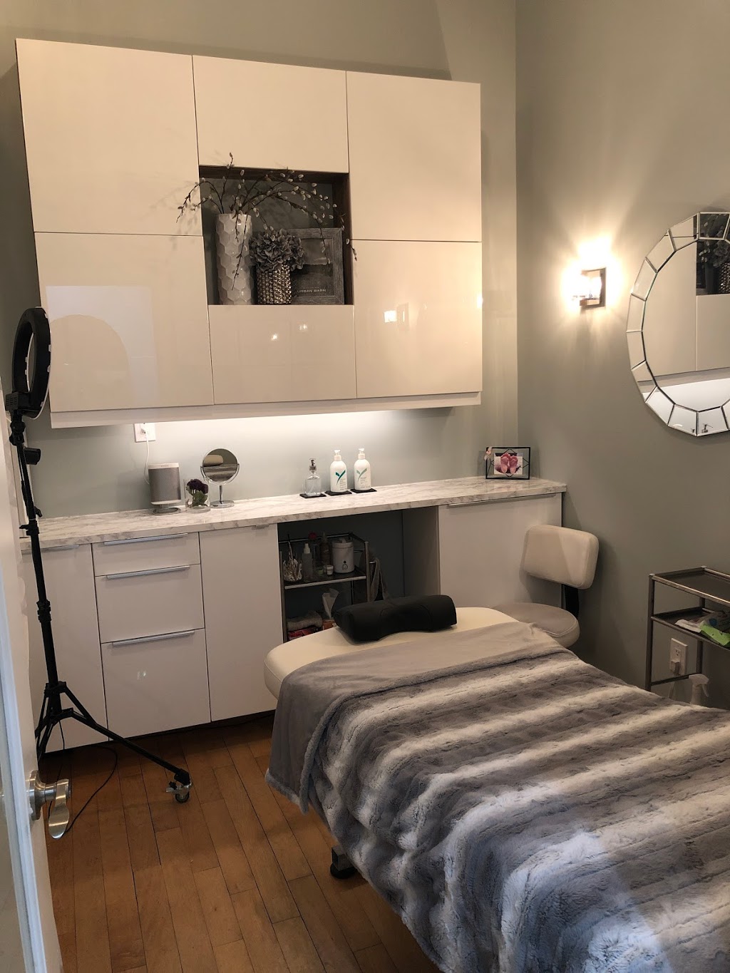 Beauty Room | Enter through L Studio Salon, 39 Mowat Ave, Toronto, ON M6K 3E9, Canada | Phone: (416) 889-9948