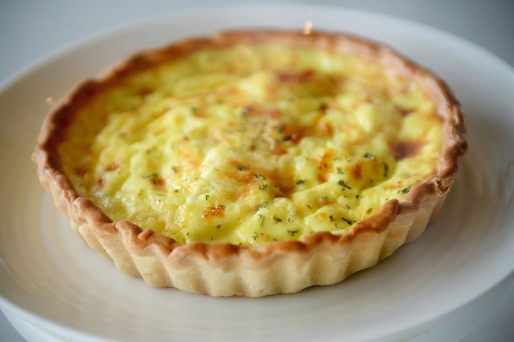Cafe Francais | 425 Victoria Ave E #1, Regina, SK S4N 0N8, Canada | Phone: (306) 757-2233