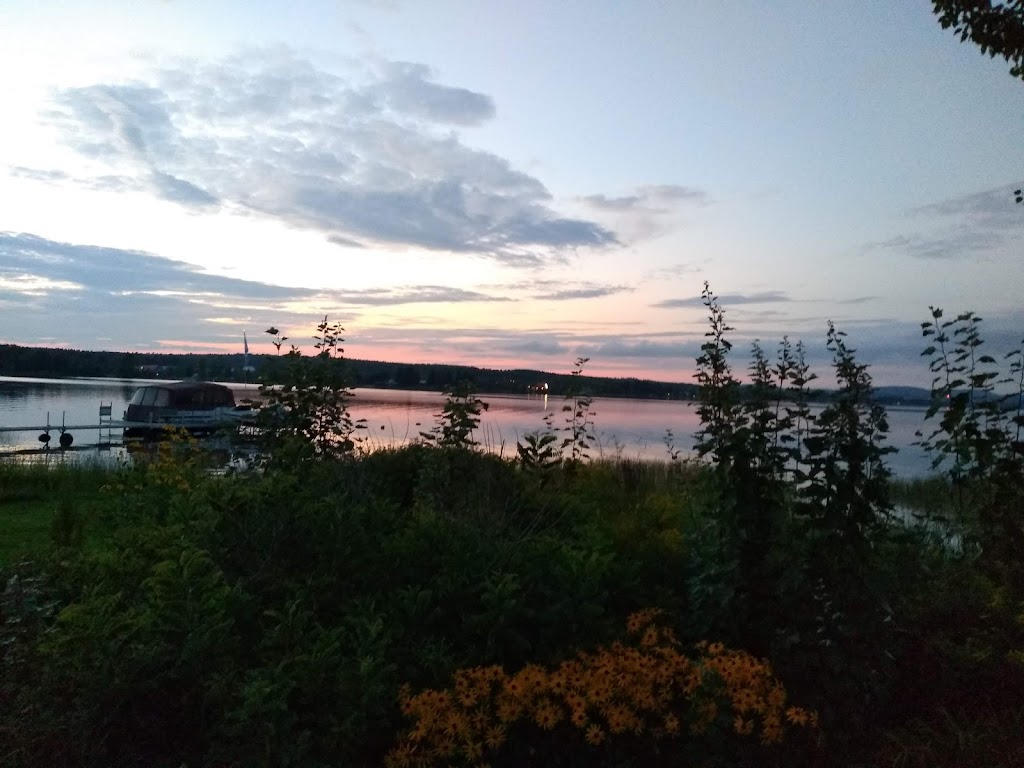 Chalet Stella Maris | 1054 Chem. du Pont Blanc, Beaulac-Garthby, QC G0Y 1B0, Canada | Phone: (877) 526-6879